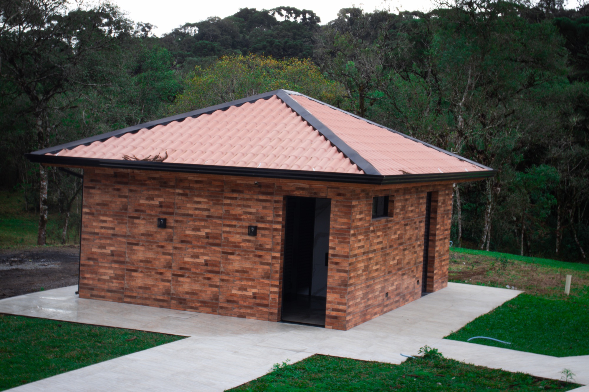 Construção de apoio em tijolo